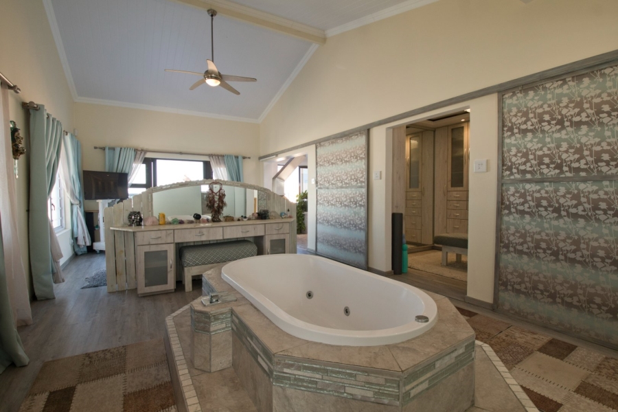 4 Bedroom Property for Sale in Outeniqua Strand Western Cape